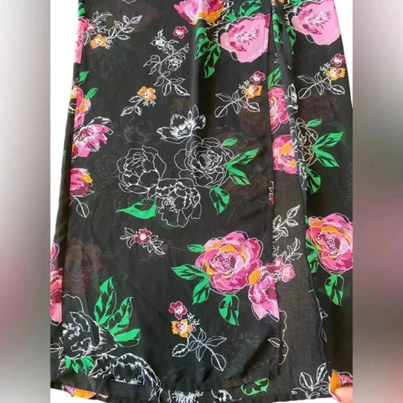 TORRID BLACK FLORAL CHIFFON TULIP LEG PANTS - Picture 5 of 6